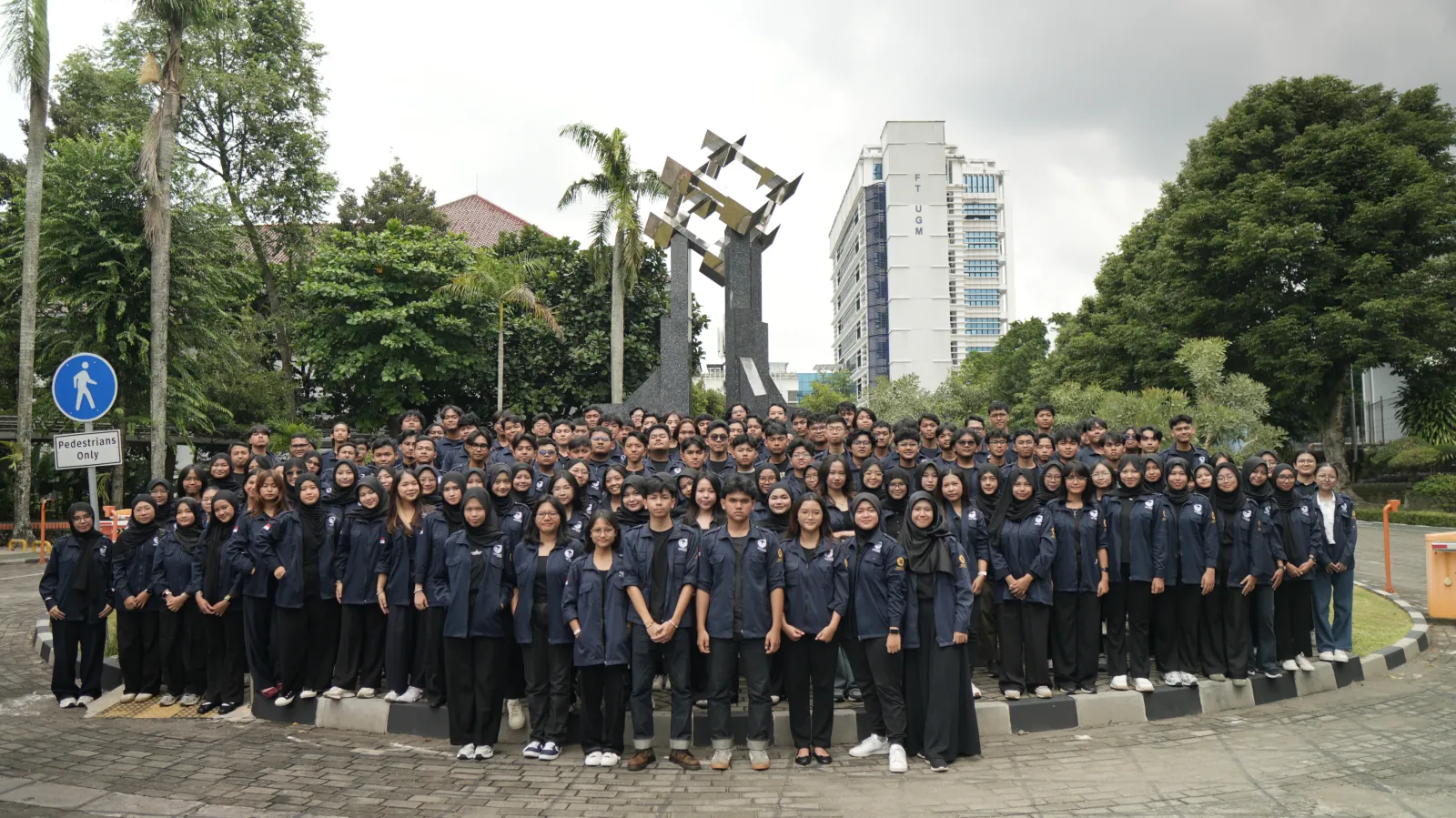 Group Photo KMTETI Back